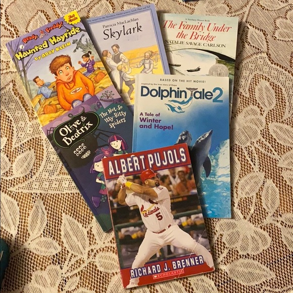 6 scholastic books - Picture 1 of 8